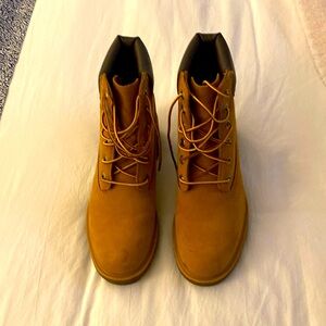 Timberland size 9 Kinsey waterproof lug sole boots